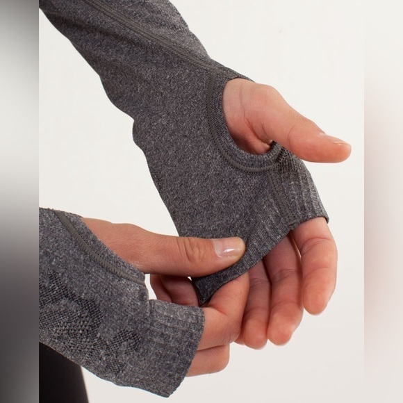 Lululemon Run: Swiftly Tech Long Sleeve Lace Design in Charcoal Gray Sz 4 - Picture 5 of 16